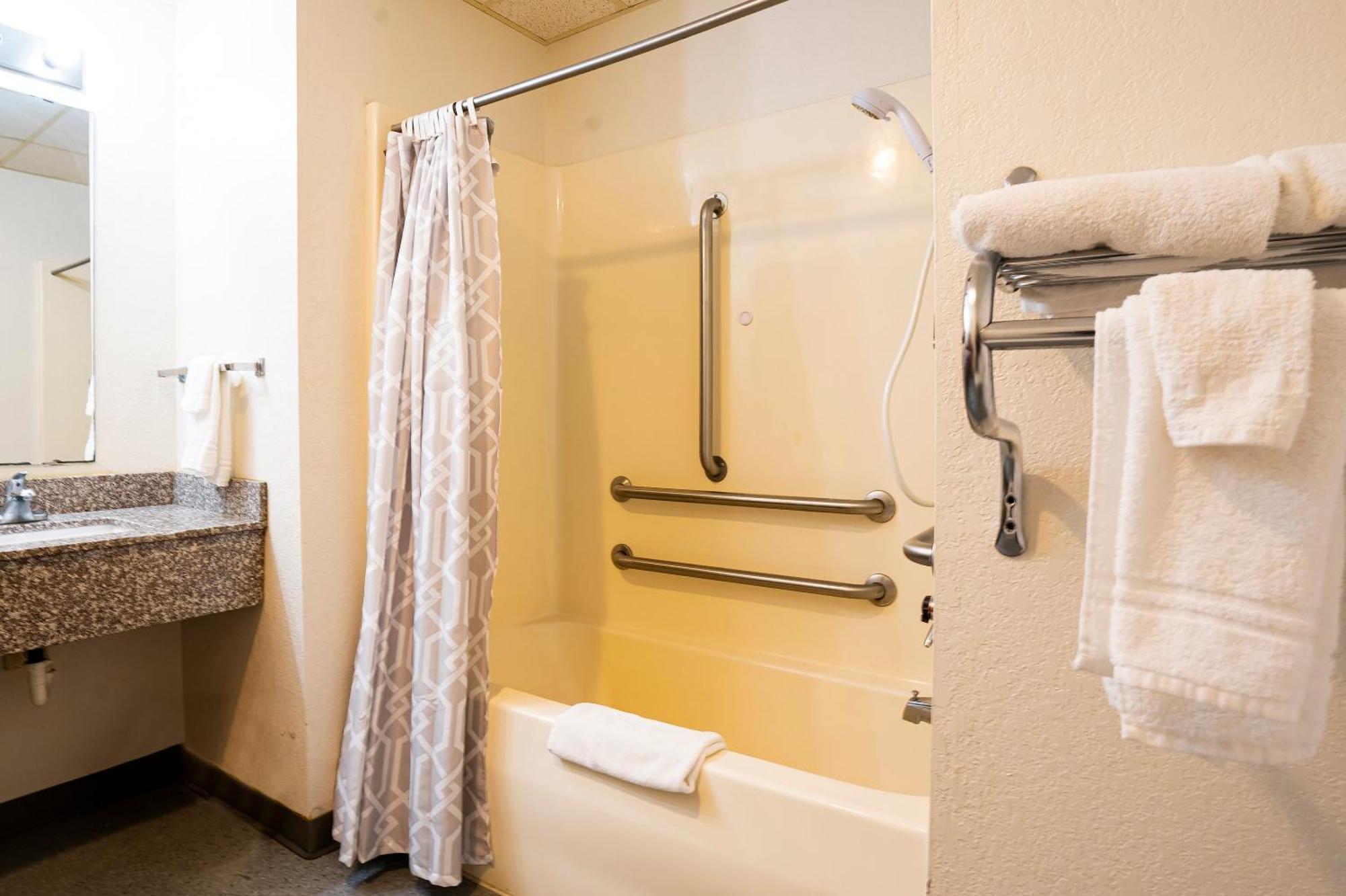 Oyo Hotel Redwood Falls Near Jackpot Casino Екстериор снимка
